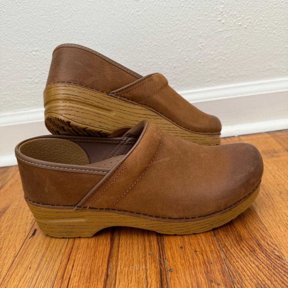 Dansko Professional Clogs Size 39 Honey Distressed
